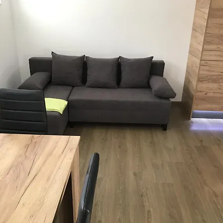 شقة Apartament Jaworzyna Krynicka *